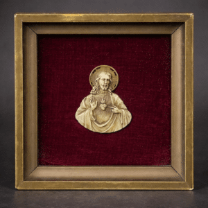 Imagen del Sagrado Corazón en relieve, ca. 1950.