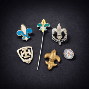 Conjunto de insignias scouts antiguas, ca. 1950.