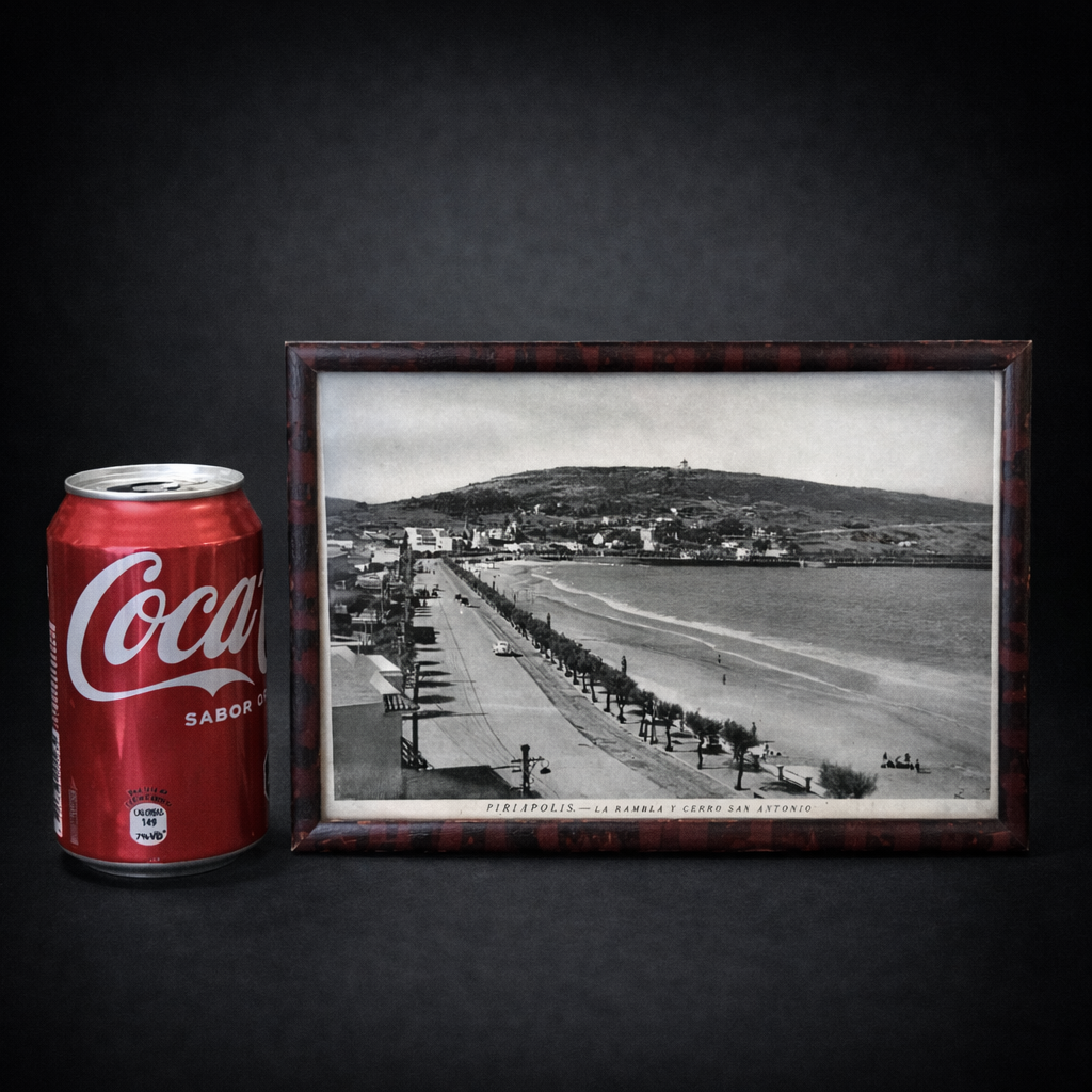 Fotografía de Piriápolis y Cerro San Antonio, ca. 1945. Fotografía de Piriápolis y Cerro San Antonio, ca. 1945.