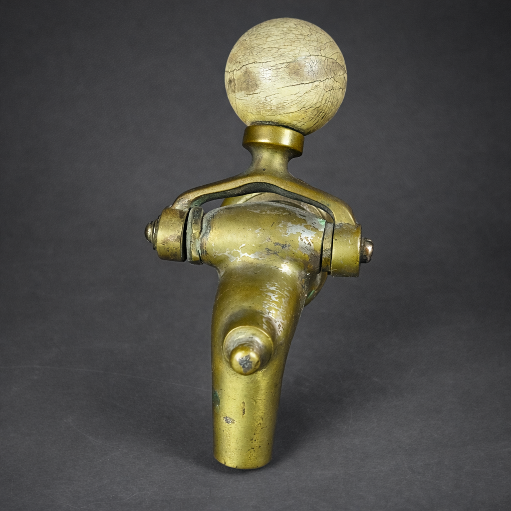 Canilla cervecera de barril en bronce, ca. 1900. Canilla cervecera de barril en bronce, ca. 1900.