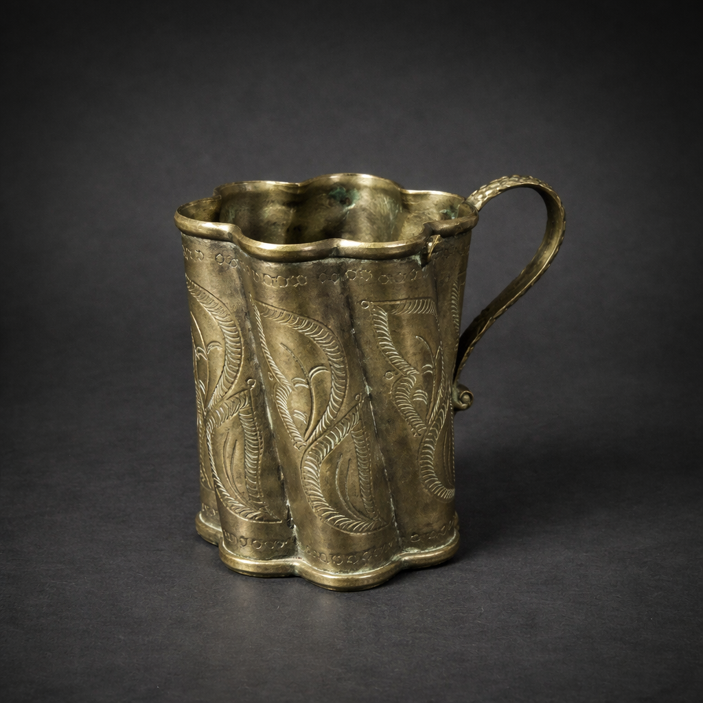 Taza hispanoamericana en metal blanco, siglo XIX. Taza hispanoamericana en metal blanco, siglo XIX.