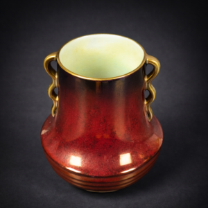 Jarrón Carlton Ware Rouge Royale, ca. 1930. Jarrón Carlton Ware Rouge Royale, ca. 1930.
