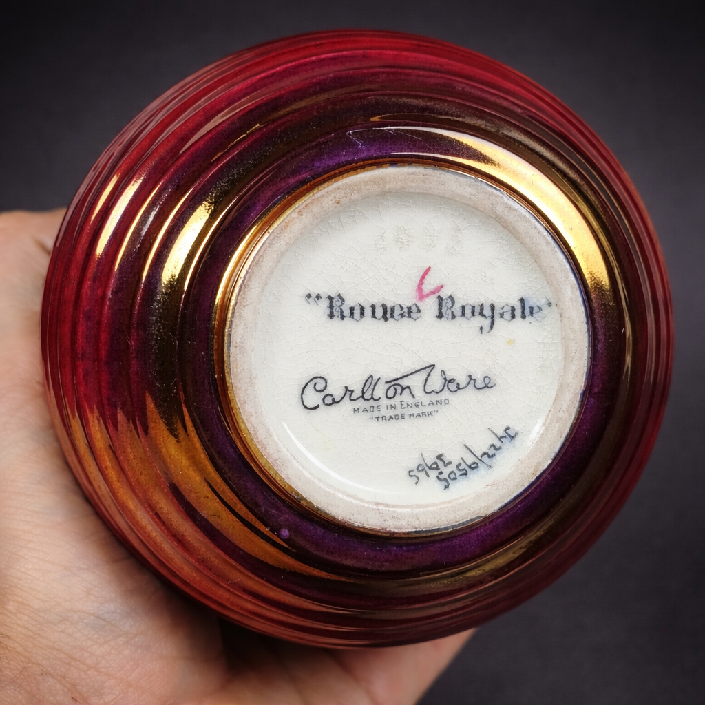 Jarrón Carlton Ware Rouge Royale, ca. 1930. Jarrón Carlton Ware Rouge Royale, ca. 1930.