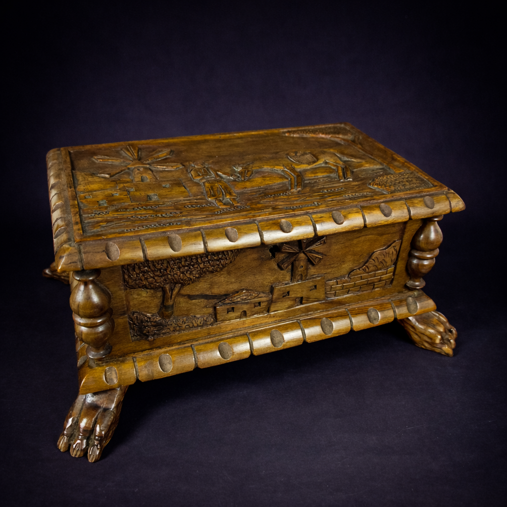 Cofre tallado en madera con escenas campestres, ca. 1930. Cofre tallado en madera con escenas campestres, ca. 1930.