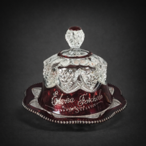 Dulcera de cristal rubí tallado, ca. 1900.