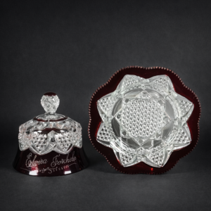 Dulcera de cristal rubí tallado, ca. 1900. Dulcera de cristal rubí tallado, ca. 1900.