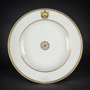 Plato francés con escudo de Bolivia, ca. 1890.
