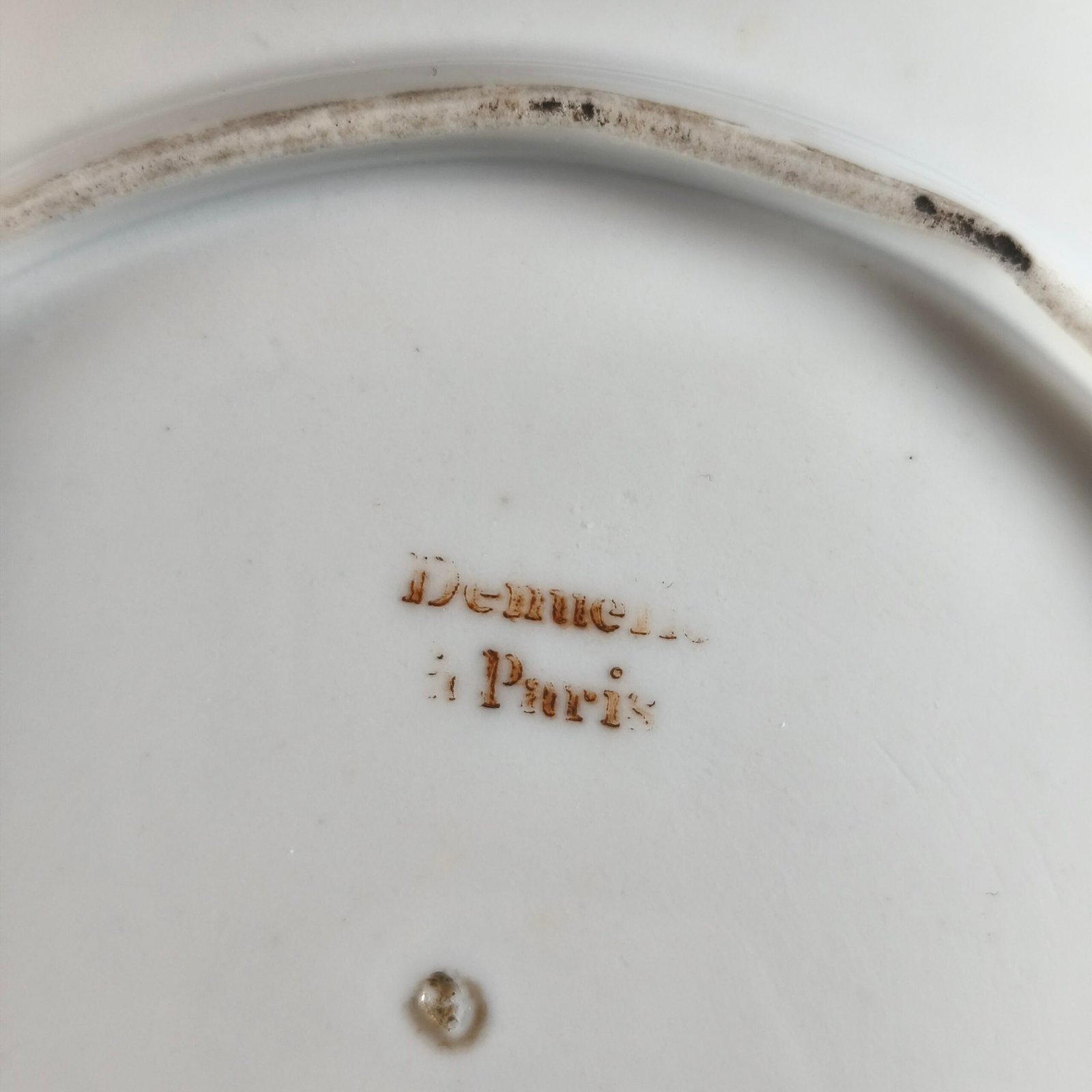 Plato francés con escudo de Bolivia, ca. 1890. Plato francés con escudo de Bolivia, ca. 1890.