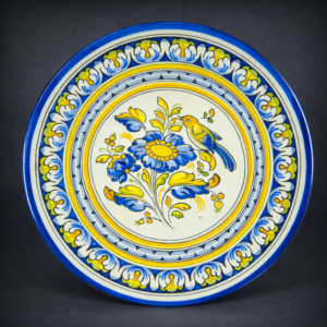 Plato decorativo Talaver con ave y flores, ca. 1960.