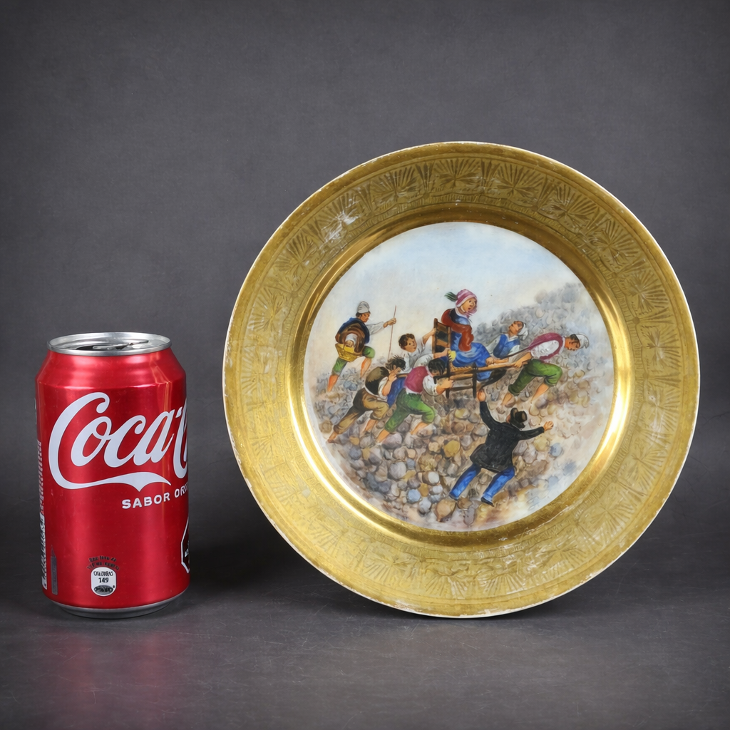 Plato francés de porcelana con escena del Vesubio, ca. 1815. Plato francés de porcelana con escena del Vesubio, ca. 1815.