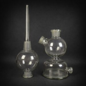 Aparato de Kipp de laboratorio en vidrio, ca. 1940. Aparato de Kipp de laboratorio en vidrio, ca. 1940.