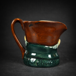 Jarra Toby en loza inglesa Royal Doulton, ca. 1935. Jarra Toby en loza inglesa Royal Doulton, ca. 1935.