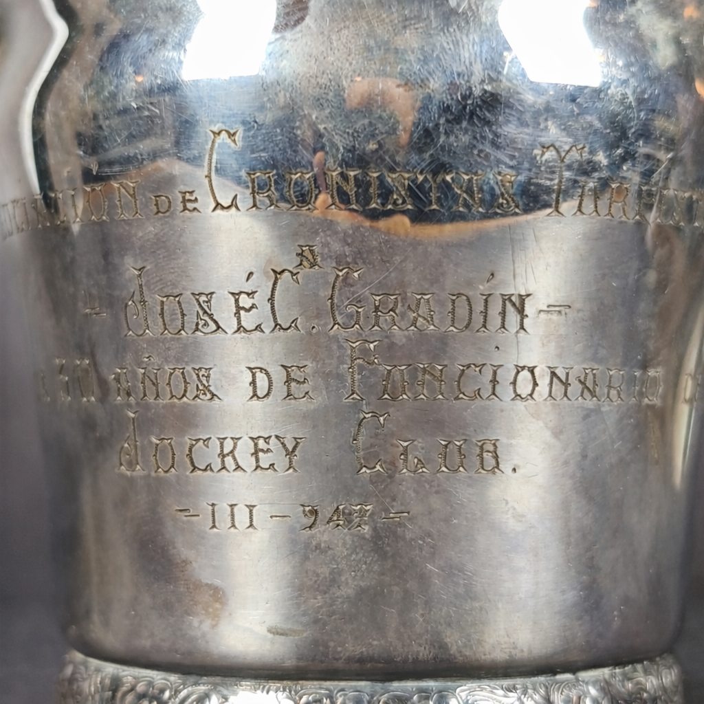 Balde conmemorativo del Jockey Club de Montevideo, ca. 1947. Balde conmemorativo del Jockey Club de Montevideo, ca. 1947.