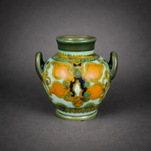 Pequeño jarrón Gouda de dos asas, ca. 1920.