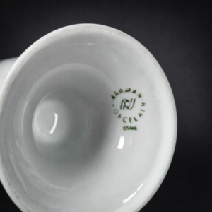 Copa conmemorativa hebrea en porcelana, ca. 1996. Copa conmemorativa hebrea en porcelana, ca. 1996.