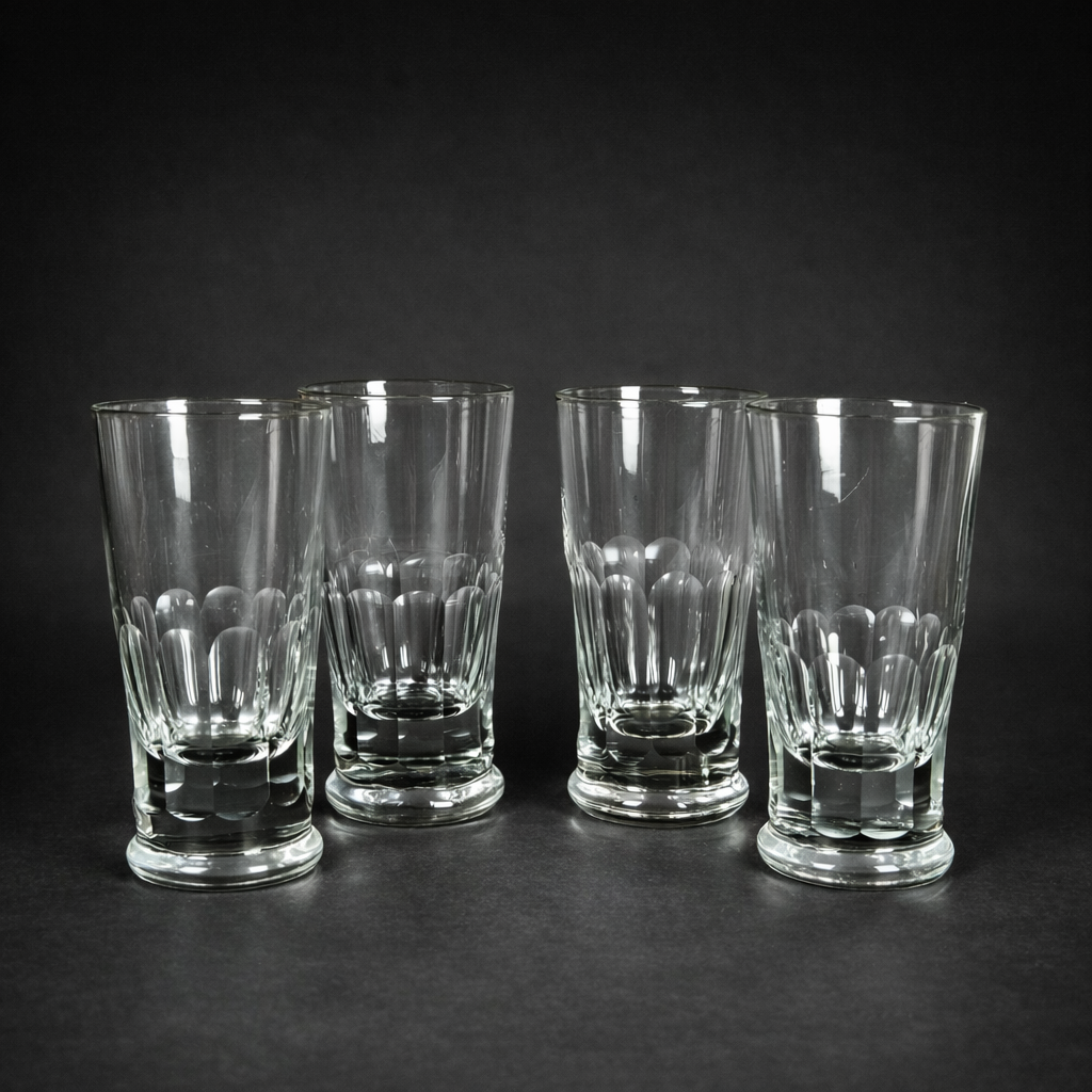 Vasos de cristal con uranio oculto, ca. 1950. Vasos de cristal con uranio oculto, ca. 1950.