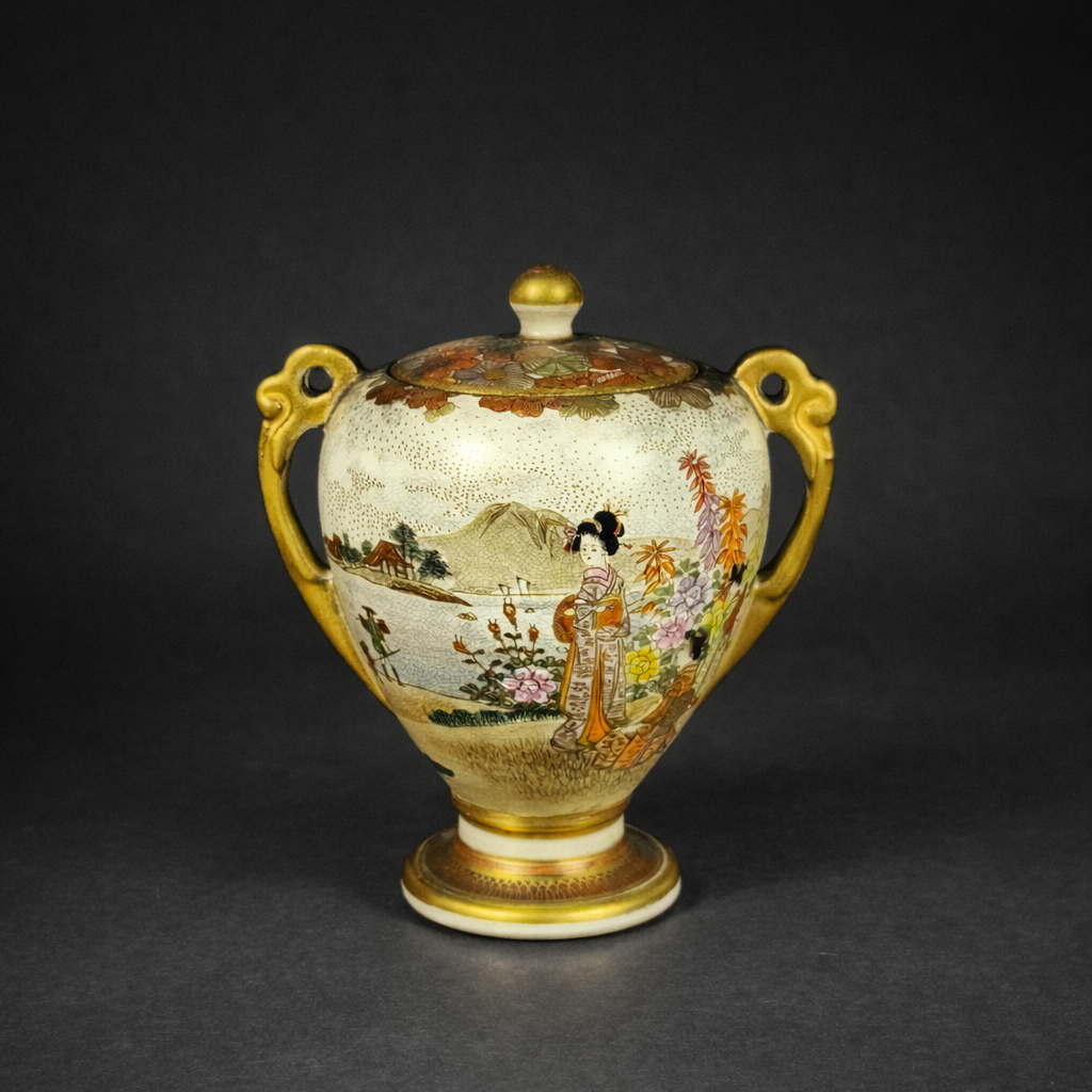 Pequeño potiche Satsuma japonés, ca. 1920. Pequeño potiche Satsuma japonés, ca. 1920.