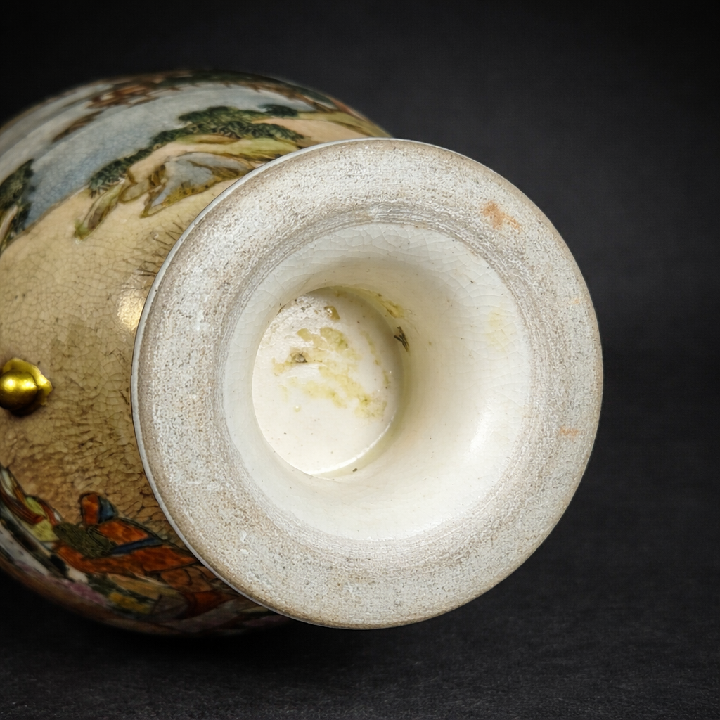 Pequeño potiche Satsuma japonés, ca. 1920. Pequeño potiche Satsuma japonés, ca. 1920.
