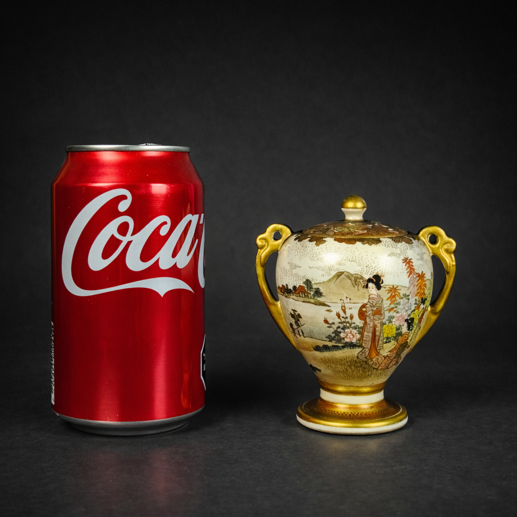 Pequeño potiche Satsuma japonés, ca. 1920. Pequeño potiche Satsuma japonés, ca. 1920.