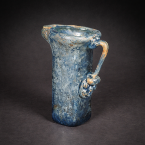 arra en vidrio azul estilo romano, ca. 1950.