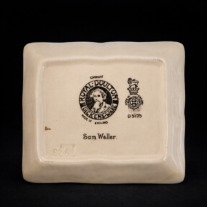 Bandeja Royal Doulton Sam Weller, ca. 1930.