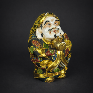 Figura japonesa de Daikoku en estilo Satsuma, ca. 1940.