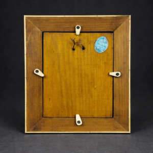 Antiguo portarretrato en hueso y madera, ca. 1950.
