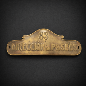 Placa institucional “Dirección de Paseos”, ca. 1890.
