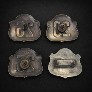 Insignias numéricas policiales de Montevideo, ca. 1900.