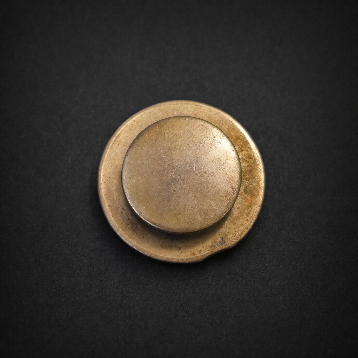 Insignia Concejo de Administración, Montevideo, ca. 1925. Insignia Concejo de Administración, Montevideo, ca. 1925.