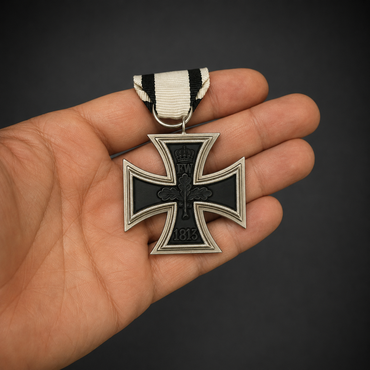 Cruz de Hierro alemana de segunda clase, ca. 1914. Cruz de Hierro alemana de segunda clase, ca. 1914.