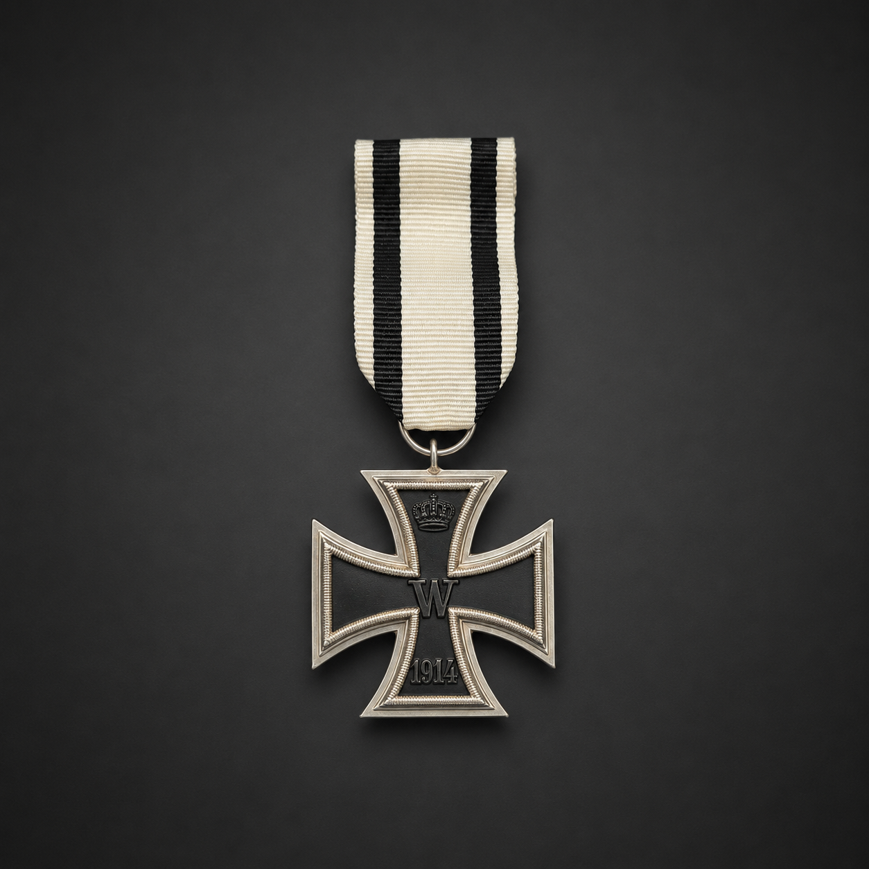 Cruz de Hierro alemana de segunda clase, ca. 1914. Cruz de Hierro alemana de segunda clase, ca. 1914.