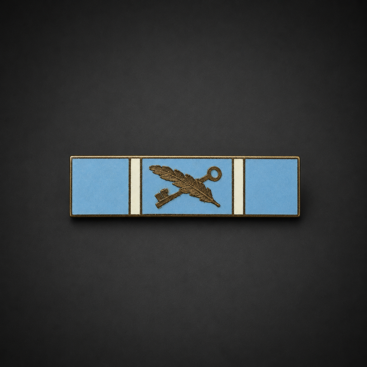 Lote de insignias militares uruguayas, ca. 1960. Lote de insignias militares uruguayas, ca. 1960.