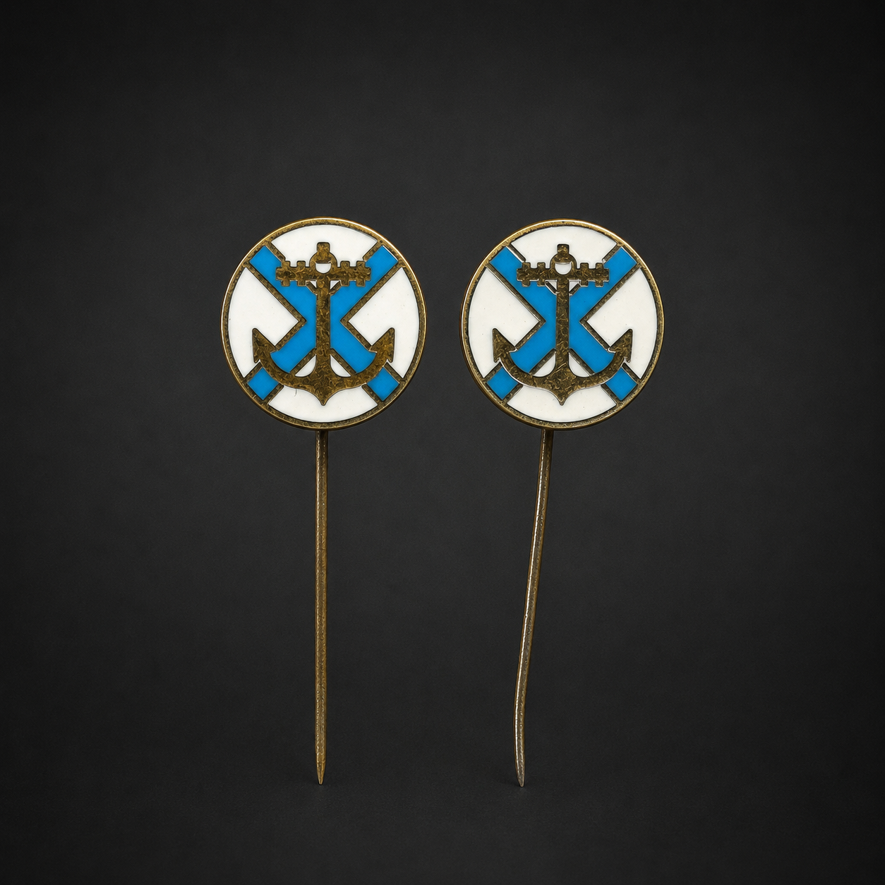 Lote de insignias militares uruguayas, ca. 1960. Lote de insignias militares uruguayas, ca. 1960.