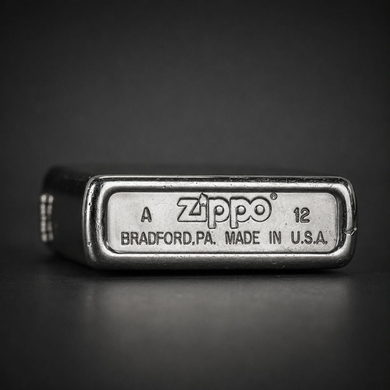 Encendedor Zippo cromado original, ca. 2012. Encendedor Zippo cromado original, ca. 2012.