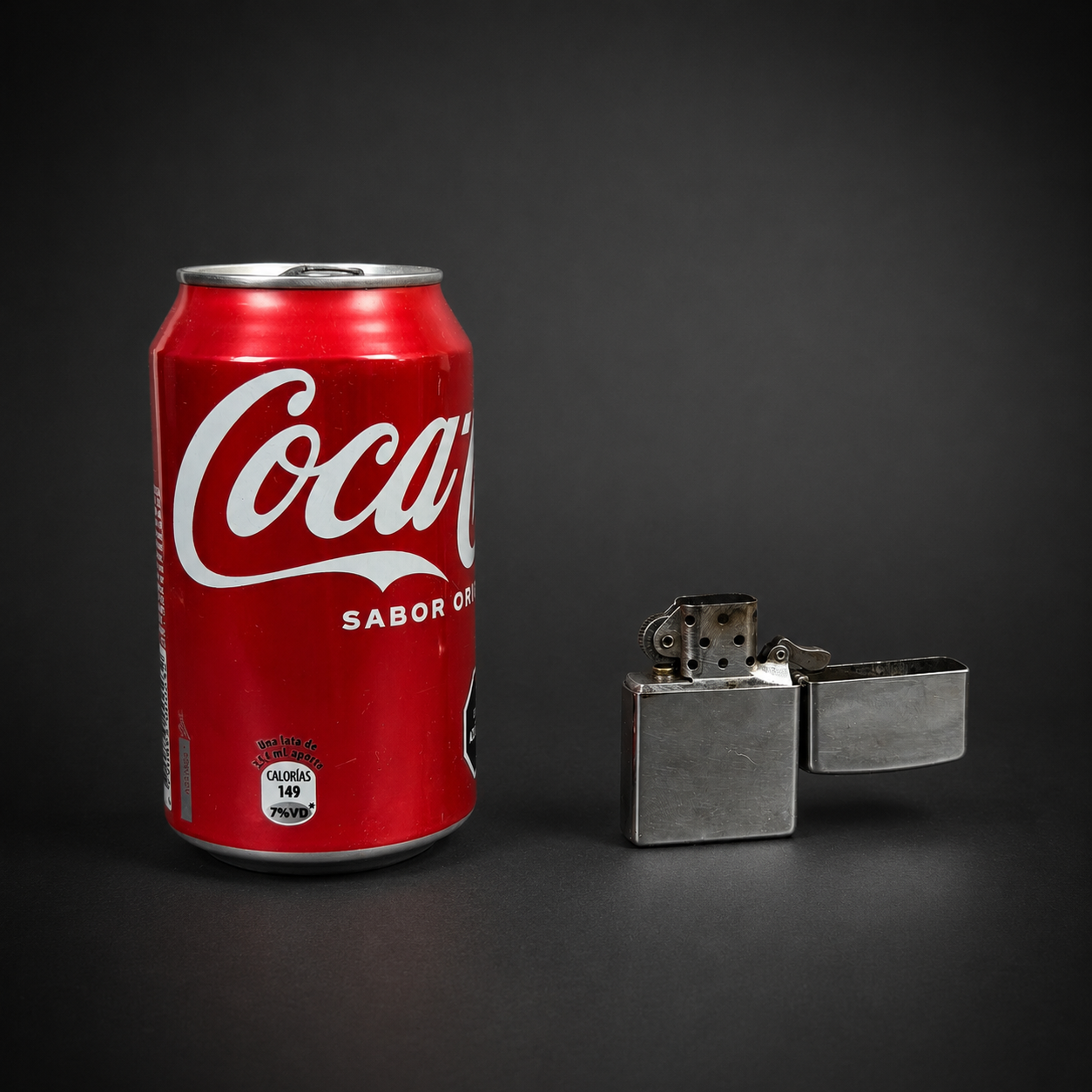 Encendedor Zippo cromado original, ca. 2012. Encendedor Zippo cromado original, ca. 2012.