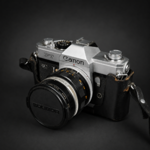 Cámara Canon FT QL con lente Canon FL, ca. 1966.