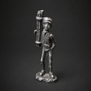 Figura de trabajador rural en metal plateado, ca. 1930.