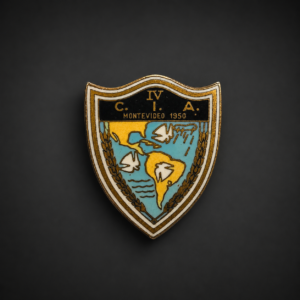 Distintivo esmaltado IV C.I.A. Montevideo, ca. 1950.