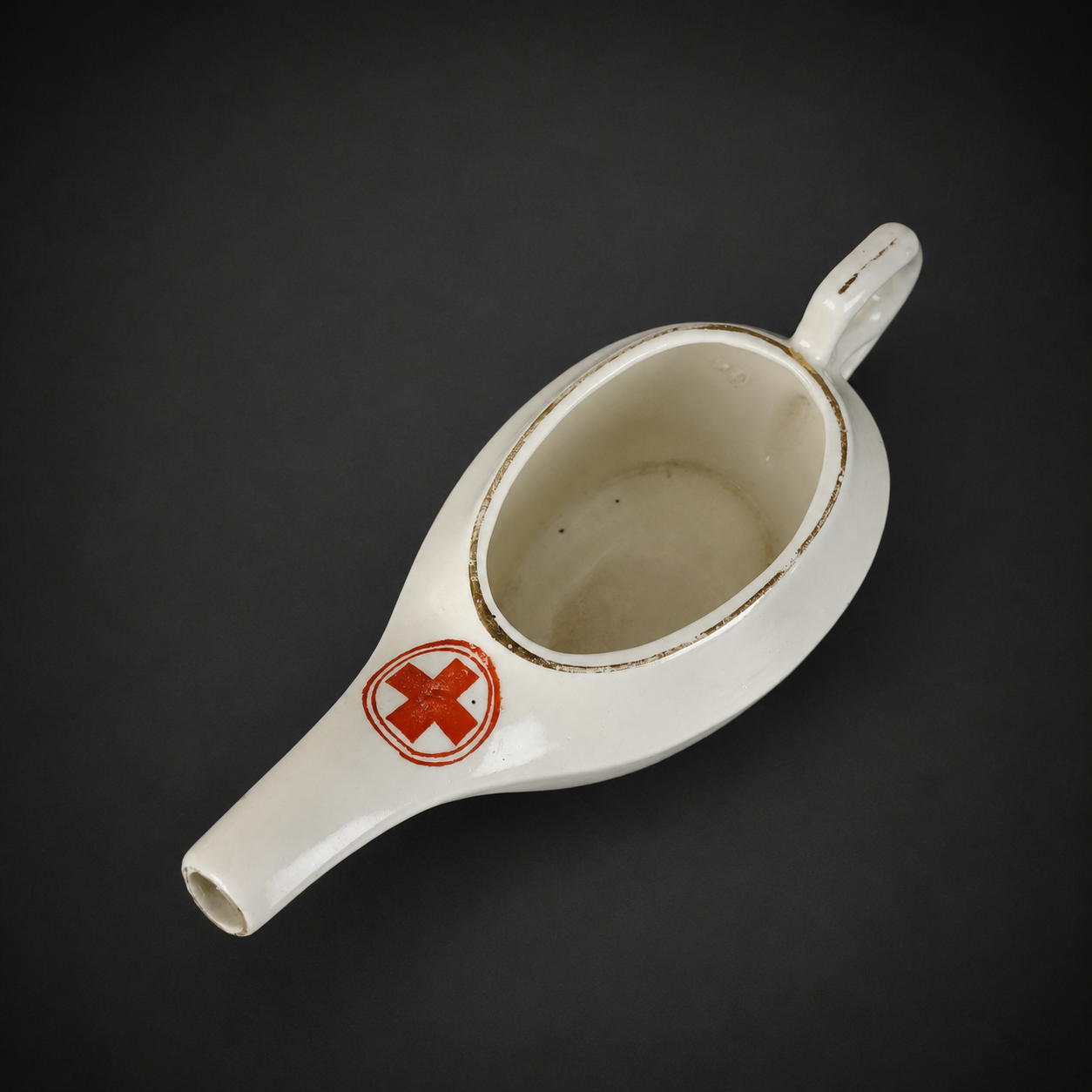 Vaso de alimentación de la Cruz Roja alemana, ca. 1940. Vaso de alimentación de la Cruz Roja alemana, ca. 1940.