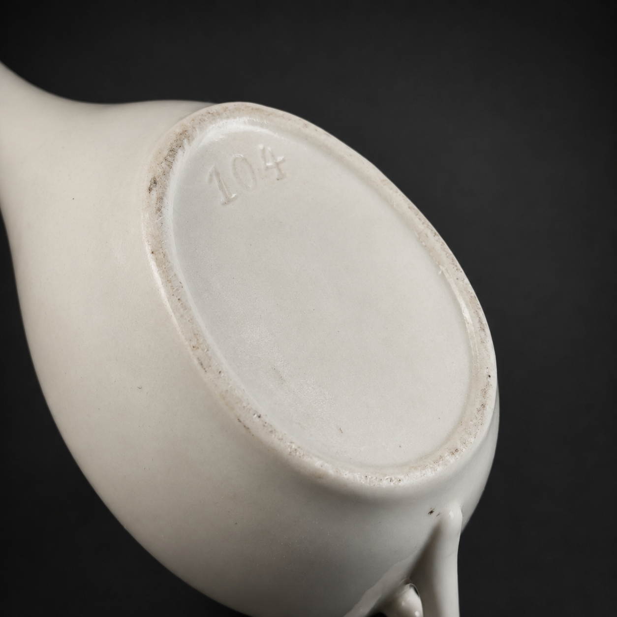 Vaso de alimentación de la Cruz Roja alemana, ca. 1940. Vaso de alimentación de la Cruz Roja alemana, ca. 1940.