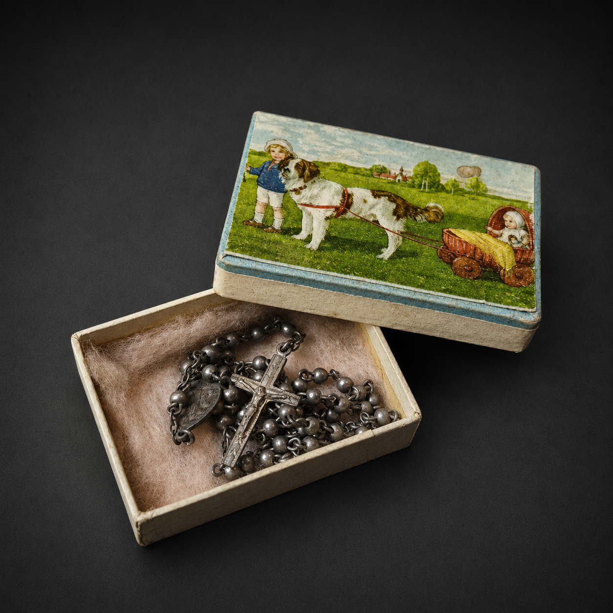 Rosario en caja litografiada infantil, ca. 1900. Rosario en caja litografiada infantil, ca. 1900.