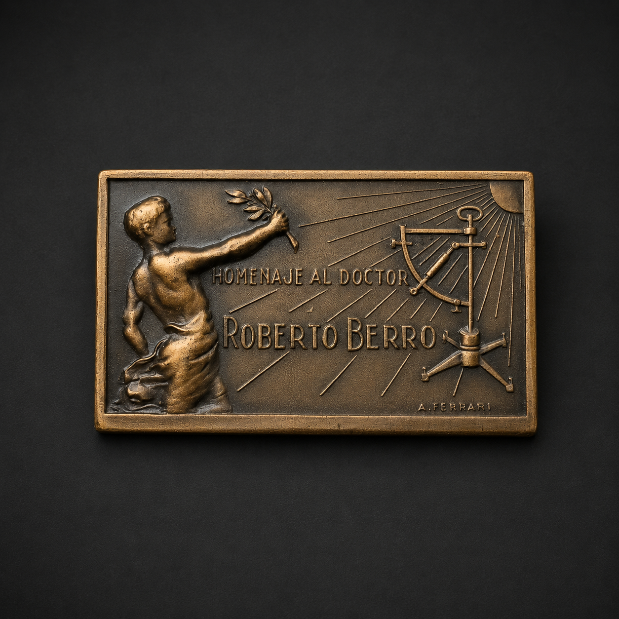 Medalla homenaje al doctor Roberto Berro, ca. 1942. Medalla homenaje al doctor Roberto Berro, ca. 1942.