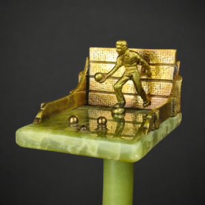 Trofeo de bochas en ónix y bronce, ca. 1950-1960.