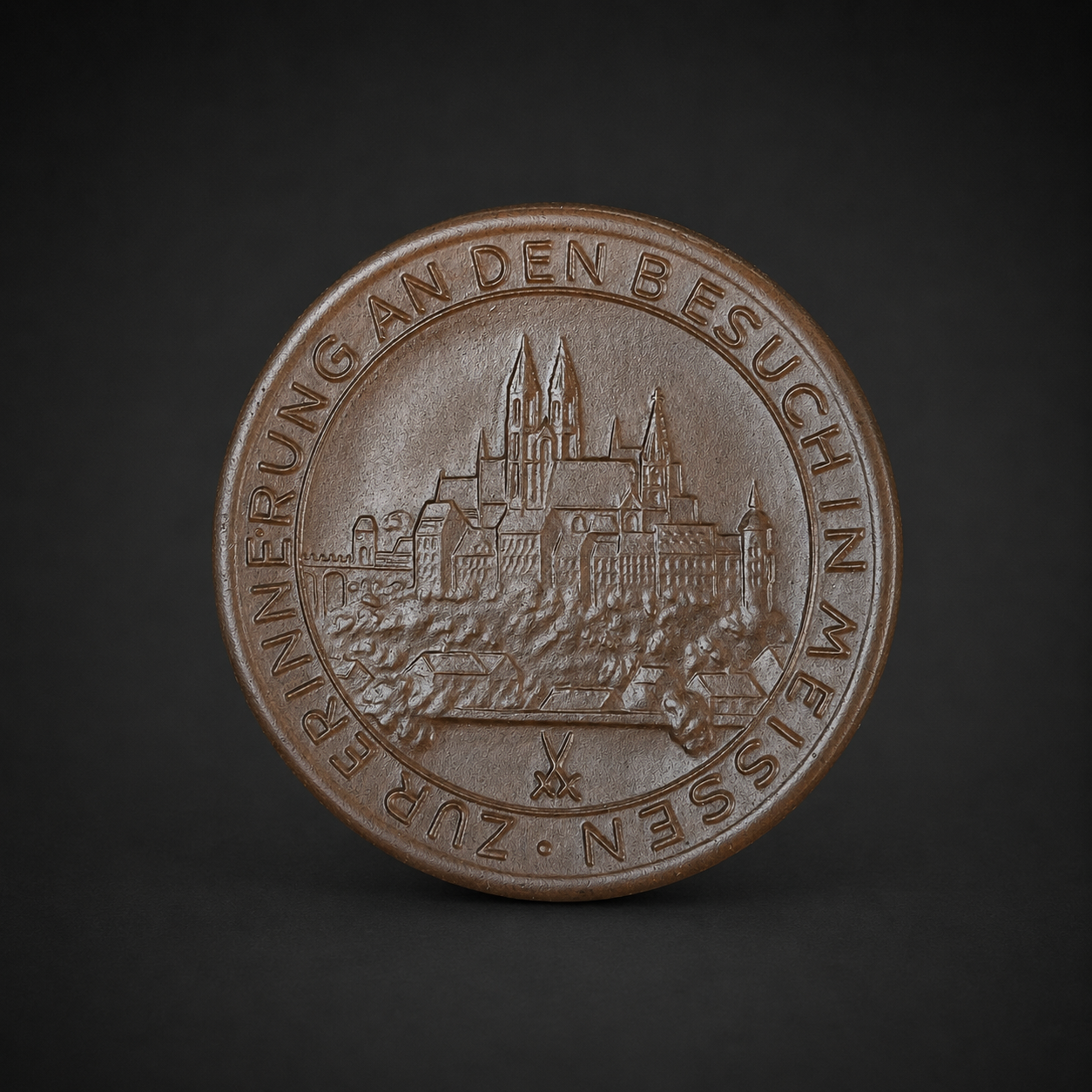 Medallón Böttger de Meissen, ca. 1965. Medallón Böttger de Meissen, ca. 1965.