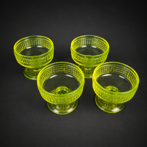 Copas de postre Grapponia en vidrio de uranio, ca. 1970.