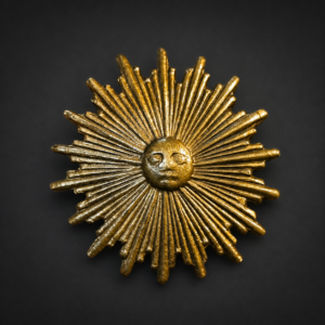Insignia Sol de Mayo en latón, ca. 1940.
