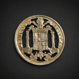 Prendedor con moneda española calada, ca. 1950.