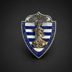 Insignia esmaltada Año Mariano Arquidiocesano, ca. 1954.