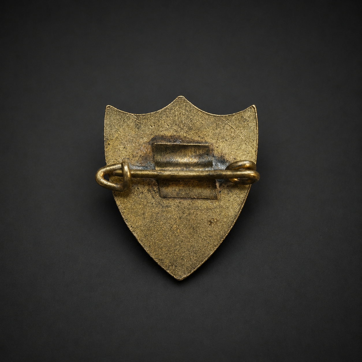 Insignia esmaltada Congreso Eucarístico de Salto, ca. 1945. Insignia esmaltada Congreso Eucarístico de Salto, ca. 1945.